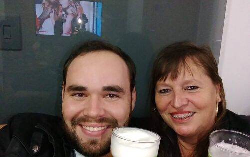 ***Amanh&atilde; (23) &eacute; dia de parabenizar a querid&iacute;ssima amiga Sandra Neitzke pela passagem do seu anivers&aacute;rio. Enviamos votos de felicidades e muitos anos de vida. Na foto ao lado do filho Breno Henrique.