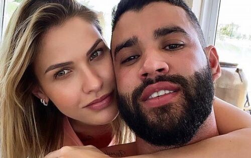 ***Mesmo ap&oacute;s a conversa em Angra dos Reis, no Rio, Andressa Suita continua relutante em voltar com Gusttavo Lima. O cantor estaria disposto a recome&ccedil;ar, mas a modelo n&atilde;o. Segundo informa&ccedil;&otilde;es de Leo Dias, enviadas por pessoas pr&oacute;ximas aos dois, a fam&iacute;lia de Andressa Suita n&atilde;o quer que o casal reate o casamento. A modelo teria at&eacute; discutido seriamente com o irm&atilde;o pelo telefone, j&aacute; que n&atilde;o aceita que ele fale mal de Gusttavo Lima. O irm&atilde;o alfinetou o sertanejo poucas horas depois do an&uacute;ncio da separa&ccedil;&atilde;o. Ao que parece, Andressa tamb&eacute;m não quer que Gusttavo Lima faça crossfit na academia que frequenta em Goiânia e, segundo fontes, esse é um dos pré-requisitos para que eles possam ficar juntos novamente.