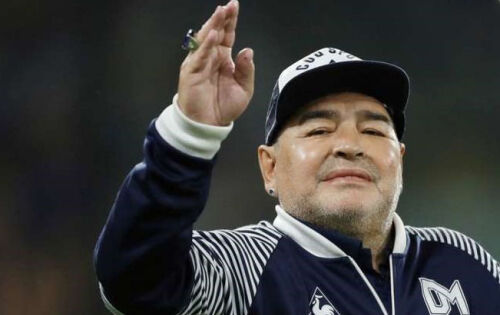 *** Diego Maradona foi internado em um hospital na &uacute;ltima segunda-feira (2) em La Plata na Argentina com problemas de sa&uacute;de n&atilde;o revelados. Maradona, de 60 anos, &eacute; t&eacute;cnico da equipe local Gimnasia y Esgrima.