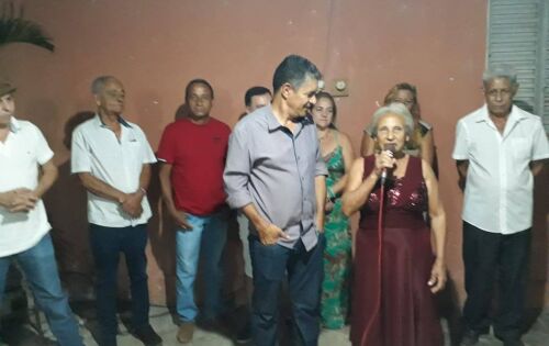 ***O comunicador Ivaldo Lopes, a m&atilde;e do vereador eleito, dona Alda e o pai, Sr. Sebasti&atilde;o.