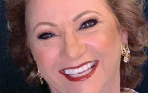 *** Nossos parab&eacute;ns de hoje v&atilde;o para Rosa Lucia Vieira que celebra mais um ano de vida.