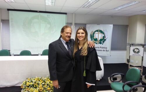 ***Felicita&ccedil;&otilde;es ao amigo Clovis Santana que comemora nova idade amanh&atilde;, dia18. Muita paz e bem. Feliz anivers&aacute;rio. Na foto ao lado da filha, defensora p&uacute;blica, Janaina.