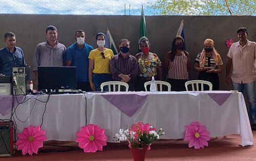 *** O prefeito Edilson Magro (DEM), participou no domingo (24), da cria&ccedil;&atilde;o da Associa&ccedil;&atilde;o das Mulheres do Jauru. A cria&ccedil;&atilde;o da Associa&ccedil;&atilde;o visa inserir as mulheres da comunidade na pol&iacute;tica, para que tenham representatividade junto ao poder p&uacute;blico e assim buscar desenvolvimento para os moradores do local. Foram eleitas, Ivone Rodrigues Pinto presidente, Luciana Guimar&atilde;es Sobrinho Magalh&atilde;es vice-presidente e demais membros. Os vereadores Fl&aacute;vio Duarte, Carlos Henrique, Adriana Nabhan, Marcinho, Marly Nogueira tamb&eacute;m participaram do evento. 