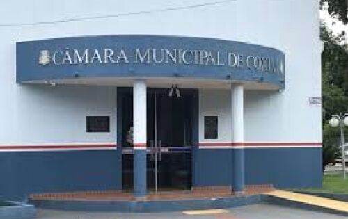*** Durante a abertura dos trabalhos da Casa de Leis de Coxim, o Bispo Dom Antonino lembrou que o resultado da elei&ccedil;&atilde;o onde foi eleito o prefeito Edilson Magro e os 13 vereadores, foi uma demonstra&ccedil;&atilde;o de mudan&ccedil;a. E que n&atilde;o apenas os eleitos se sintam vitoriosos, mas sim, o povo que demonstrou nas urnas os anseios e o desejo de uma mudan&ccedil;a de verdade!!