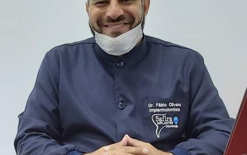 *** Nossos parab&eacute;ns de hoje, v&atilde;o para o Cirurgi&atilde;o Dentista Dr. F&aacute;bio Oliveira que comemora mais um ano de vida. Ele atua tamb&eacute;m com muita compet&ecirc;ncia na &aacute;rea de Implantodontia, Harmoniza&ccedil;&atilde;o e Orofacial. Atendimento de segunda a sexta-feira. Fone 99617-0507- 99996-0154. Rua Ant&ocirc;nio Jo&atilde;o, 739- Centro- Coxim. 