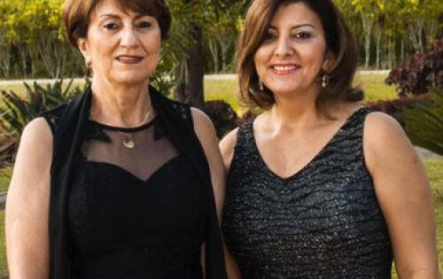 *** Aniversariando hoje (26) minha irm&atilde; querida Edy Aparecida. Na foto ao meu lado. Desejo que o Senhor continue te aben&ccedil;oando. Felicidade!!