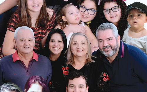 *** Amanh&atilde; (13), o empres&aacute;rio coxinense, Devanir Rodrigues Pereira (Escrit&oacute;rio Lider), celebra 70 anos de vida. Se por um momento voc&ecirc; olhar para tr&aacute;s, ver&aacute; que essas sete d&eacute;cadas que se passaram foram frut&iacute;feras de diversas formas. Parab&eacute;ns para voc&ecirc;, de toda sua fam&iacute;lia!!