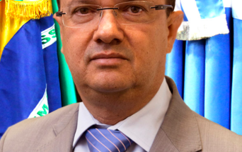 *** Na sess&atilde;o de ontem(16),o deputado Barbosinha (DEM) apresentou um Projeto de Lei que determina a comunica&ccedil;&atilde;o por parte dos hospitais, cl&iacute;nicas e postos de sa&uacute;de de ind&iacute;cios de maus tratos e viol&ecirc;ncia que envolva crian&ccedil;as, adolescentes e idosos, quando esses ind&iacute;cios forem identificados em atendimento. Conforme o projeto, a comunica&ccedil;&atilde;o ser&aacute; encaminhada &agrave; autoridade policial e dever&aacute; conter as informa&ccedil;&otilde;es como nome completo do ofendido e qualifica&ccedil;&atilde;o do acompanhante no momento do atendimento, al&eacute;m da c&oacute;pia completa do boletim de atendimento com os respectivos procedimentos adotados. Tudo isso para tentar conter os casos de abusos que vem acontecendo com frequ&ecirc;ncia. 