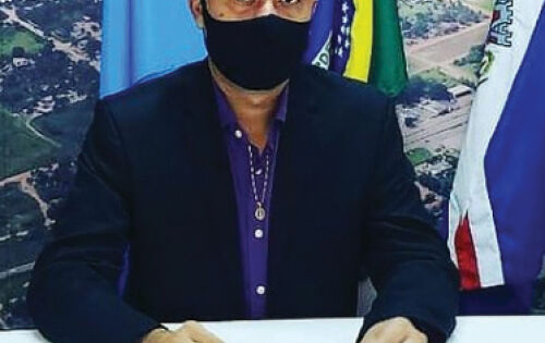 **** A situa&ccedil;&atilde;o de pessoas contaminadas pelo Coronavirus em Coxim, tem aumentado, e no setor p&uacute;blico n&atilde;o &eacute; diferente. Na segunda-feira o vereador Jefferson Aislan, testou positivo para COVID-19. A necessidade do teste se fez presente ap&oacute;s apresentar sintomas no fim de semana. O vereador Jefferson se encontra em isolamento domiciliar, apresentando apenas sintomas leves. A C&acirc;mara Municipal de Coxim passou por nova desinfec&ccedil;&atilde;o e seguir&aacute; com os protocolos de biosseguran&ccedil;a de maneira rigorosa, mantendo a seguran&ccedil;a enquanto atende a popula&ccedil;&atilde;o coxinense.