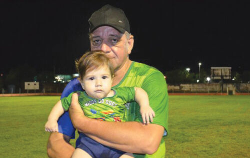 *** Parab&eacute;ns ao ex-vereador de Coxim, Odes da Silva pelo anivers&aacute;rio que ser&aacute; comemorado neste s&aacute;bado(24), e seu netinho &Ograve;des Davi, que completa mais um aninho no pr&oacute;ximo domingo (25). Nossos parab&eacute;ns!!
