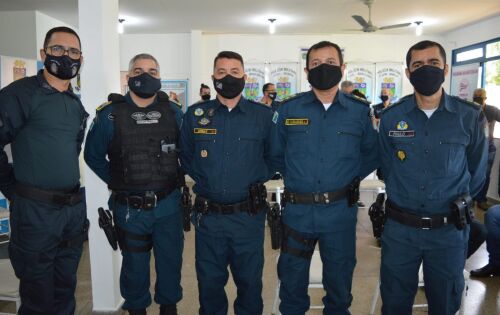 *** O Comandante do 5&ordm; Batalh&atilde;o de Pol&iacute;cia Militar de Coxim, Tenente-coronel Mauro Cesar Sales Ormay prestigiou na manh&atilde; de sexta-feira, a solenidade de passagem de comando do 2&ordm; Batalh&atilde;o de Pol&iacute;cia Militar (BPM) e do Comando de Policiamento de &Aacute;rea 2 (CPA2) em Tr&ecirc;s Lagoas. O evento contou com a participa&ccedil;&atilde;o do Secret&aacute;rio Especial de Governo, Sr. Sergio de Paula, que representou o Exmo. Governador do Estado.