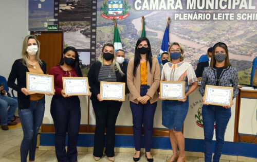 *** A vereadora Adriana Nabhan, homenageou ontem durante Sess&atilde;o da C&acirc;mara, a equipe do Conselho Tutelar de Coxim Com Mo&ccedil;&atilde;o de Congratula&ccedil;&atilde;o pelos relevantes servi&ccedil;os prestados em prol da Defesa de crian&ccedil;as e adolescentes do Munic&iacute;pio.
