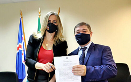 *** Juiza Dra. Tatiana Dias de Oliveira Said e o prefeito Edilson Magro