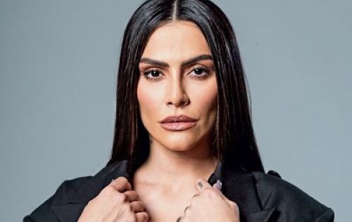 ***Cleo (ex-Pires) respondeu perguntas de seus seguidores no Instagram e foi questionada sobre algo que tem vontade de fazer, mas n&atilde;o tem coragem. A resposta da atriz surpreendeu: &ldquo;Acho que entrar em um reality show, talvez. Sempre pensei que queria fazer, mas nunca tive coragem&rdquo;. A atriz, no entanto, n&atilde;o comentou sobre qual reality falava. No ano passado, a cantora estava cotada para integrar o time do quadro Show dos Famosos, da Globo, que foi cancelado por conta da pandemia da Covid-19. Cleo mostrou em suas redes sociais neste ano que acompanhou o BBB21 de forma ass&iacute;dua, j&aacute; que seu irm&atilde;o, o cantor Fiuk, participou da edi&ccedil;&atilde;o. 