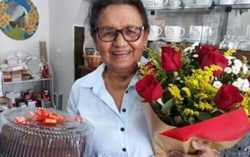 *** Nosso carinho especial para dona Zenaide Neves Louzada (Cantinho de Deus), que celebrou mais um ano de vida no dia 8 (domingo). Felicidades!!