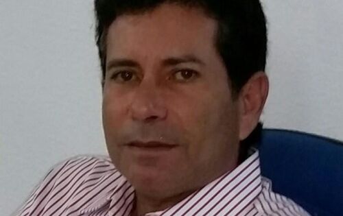 ***Antecipamos nossos parab&eacute;ns ao radialista Valdeir Sim&atilde;o que comemora na pr&oacute;xima segunda-feira (23), mais um ano de vida. Valdeir merece duplamente os parab&eacute;ns, pelo anivers&aacute;rio e pelo excelente Programa &ldquo;S&aacute;bado da Verdade&rdquo;, que vai ao ar todos os s&aacute;bados pela FM Pantaneira. Desejamos muita sa&uacute;de, paz e Sucesso!!!