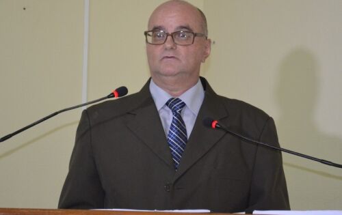 *** Nossos parab&eacute;ns deste s&aacute;bado (4), v&atilde;o para o delegado Regional, Dr&ordm; Arante Fagundes Filho, pelo seu anivers&aacute;rio. Dr. Fagundes ocupa o cargo de Delegado Regional em Coxim, desde janeiro de 2011, onde conquistou respeito e admira&ccedil;&atilde;o, n&atilde;o s&oacute; pela corpora&ccedil;&atilde;o, mas tamb&eacute;m pela popula&ccedil;&atilde;o coxinense, pela forma s&aacute;bia que tem conduzido o brilhante trabalho da Pol&iacute;cia Civil, proporcionando segura e tranquilidade. Parab&eacute;ns Dr. Fagundes pelo seu anivers&aacute;rio e pelo profissionalismo. Aqui em Coxim, bandido n&atilde;o se estabelece!! Foto: Edi&ccedil;&atilde;o MS