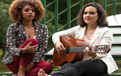 *** O Som da Concha deste s&aacute;bado em Campo Grande, traz a pegada pop e soul do duo Femme Lounge, &agrave;s 18 horas, e MPB, R&B com Jazz e solos de guitarra de Ton Alves, &agrave;s 19 horas. Femme Lounge &eacute; um duo de voz e viol&atilde;o de mulheres apaixonadas por can&ccedil;&otilde;es da MPB, m&uacute;sica instrumental. &Eacute; formado por N&aacute;ria Santos (voz) e La&iacute;s Fujiyama (viol&atilde;o e voz).