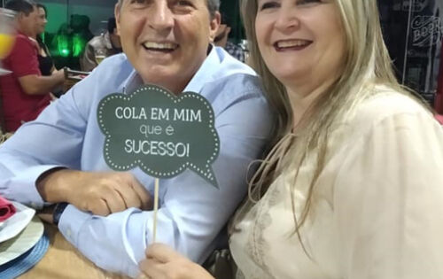 *** Abrilhantando a coluna, o casal super querido e alto astral, Ricardo Ant&ocirc;nio Ferracini e C&aacute;tia Cilene Ferreira. Amanh&atilde; (8), o empres&aacute;rio coxinense, Ricardo Ferracini celebra mais um anivers&aacute;rio. Espero que este dia seja muito feliz e recheado de coisas boas. Nossos parab&eacute;ns!!