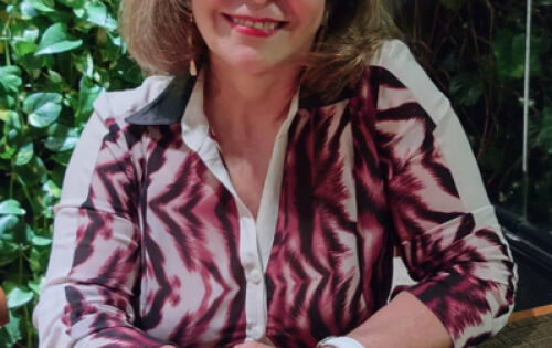 ****** Dr&ordf; Vera Helena Ferreira Dos Santos, que seu domingo (17), seja de muita celebra&ccedil;&atilde;o, abra&ccedil;os apertados e muitas felicidades, j&aacute; que voc&ecirc; estar&aacute; celebrando mais um ano de vida. Nossos parab&eacute;ns!!