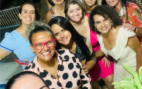 *** Na sexta-feira foi dia de comemora&ccedil;&atilde;o entre amigas queridas, depois de um longo per&iacute;odo de aus&ecirc;ncia por conta da pandemia. O grupo recebeu com muito carinho as nossas competentes representantes, vereadora Adriana Nabhan e vereadora Marly Nogueira. Infelizmente n&atilde;o pude estar presente, assim como muitas outras integrantes do grupo, mas acompanhei de longe esse momento t&atilde;o esperado. Tim.. tim... a cada uma de voc&ecirc;s!!