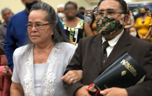 *** Momento solene em homenagem aos pastores jubilados que aconteceu em Corumb&aacute; ap&oacute;s a 38&ordf; Assembleia Geral Ordin&aacute;ria da COMADEMS. Orgulhosamente, o pastor Espedito Coelho da Assembleia de Deus de Coxim foi um dos homenageados. Na foto, ao lado da esposa Marise Coelho. Parab&eacute;ns pastor!!