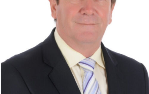 *** Dr. Rafael Lemos Garcia eleito no dia 19 de novembro de 2021, presidente da OAB de Coxim, denominada 9&ordf; subse&ccedil;&atilde;o, toma posse juntamente com sua diretoria nesta sexta-feira (4). A solenidade de posse ser&aacute; realizada as 19h00 no plen&aacute;rio do Tribunal do J&uacute;ri. A nova diretoria &eacute; composta pela vice-presidente, Juliana Pasolini da Silva, Secret&aacute;rio Geral Gleyson Ramos Zarron, Secret&aacute;ria-Geral Adjuta, Luciana Centenaro e pelo Tesoureiro, R&ocirc;mulo Guerra Gai. Os Conselheiros Titulares e Suplentes s&atilde;o advogados renomados e com credibilidade, isso com certeza contribuir&aacute; para um excelente trabalho da nova diretoria. Dr. Rafael foi muito feliz na escolha da composi&ccedil;&atilde;o de sua chapa, al&eacute;m do apoio da atual gest&atilde;o encabe&ccedil;ada pela atual presidente da OAB Val&eacute;ria Ferreira de Ara&uacute;jo Oliveira. Tem tudo pra dar certo!!
