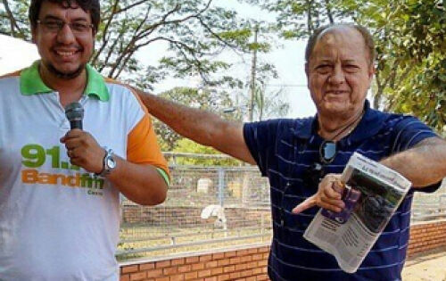 *** Locutor da Band FM de Coxim e assessor de comunica&ccedil;&atilde;o da prefeitura de Coxim Augusto Marques e o gerente comercial Fl&aacute;vio Magalh&atilde;es sempre em sintonia pelo o que acontece na cidade. Magalh&atilde;es como &eacute; carinhosamente conhecido, celebra neste s&aacute;bado (5), mais um ano de vida. Nossos parab&eacute;ns !