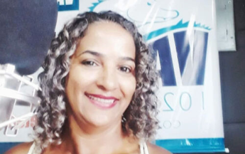 *** Amanh&atilde; (10) &eacute; a vez da querid&iacute;ssima amiga e excelente radialista, Dalvinha Souza de apagar mais uma velinha. Dalvinha alegra nossas manhas de segunda a s&aacute;bado com sua voz mansa, gostosa e alto astral. Pelo anivers&aacute;rio e pela profissional que voc&ecirc; &eacute;, nossos parab&eacute;ns!! 