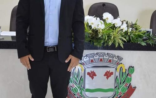 *** O jovem e atuante vereador de Rio Verde, Nivaldo Henrique Pereira recebendo hoje (25) os parab&eacute;ns pelo seu anivers&aacute;rio. Sucesso nessa caminhada brilhante!!