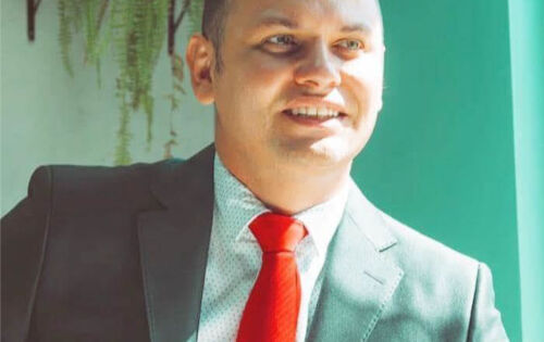 *** Nossos parab&eacute;ns de hoje v&atilde;o para o competent&iacute;ssimo advogado Alex Viana pelo anivers&aacute;rio comemorado na ter&ccedil;a-feira (1/3). Ele &eacute; Propriet&aacute;rio da Alex Viana Consultoria e Advocacia.