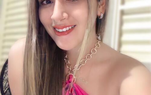 ***Parab&eacute;ns para nossa colaboradora Esteline Oliveira que ontem (03) comemorou mais um anivers&aacute;rio. Desejamos muitas felicidades!!!