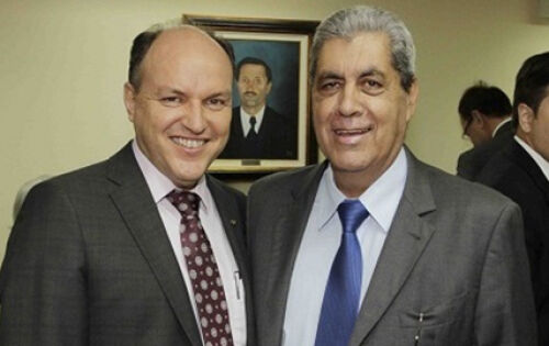 *** Junior Mochi pr&eacute;-candidato a deputado estadual, juntamente com o ex-governador Andr&eacute; Puccinelli (MDB), pr&eacute;-candidato ao governo de Mato Grosso do Sul, cumpre agenda em Coxim nesta sexta-feira. Ambos v&atilde;o se reunir com associa&ccedil;&otilde;es, correligion&aacute;rios, Aciac, Simted e lideran&ccedil;as pol&iacute;ticas local. A corrida eleitoral j&aacute; come&ccedil;ou e tanto Mochi, como Andr&eacute;, est&atilde;o muito animados com as perspectivas de vit&oacute;ria