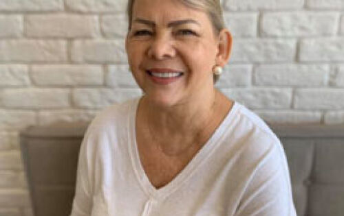 *** Amiga querida Silvia Lima, estar&aacute; celebrando mais um ano de vida na pr&oacute;xima segunda-feira (4), em grande estilo, em companhia da fam&iacute;lia em Orlando/Florida. Parab&eacute;ns!
