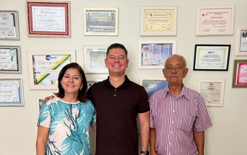 *** Esta colunista e o diretor Rubens Dantas, recebendo a visita do vereador de Campo Grande e pr&eacute;-candidato a deputado estadual, Otavio Trad na sede do Di&aacute;rio do Estado. Ot&aacute;vio &eacute; um jovem pol&iacute;tico muit&iacute;ssimo atuante e vision&aacute;rio. 