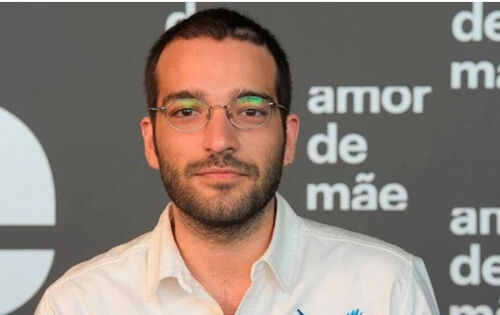 O casamento entre os atores Humberto Carr&atilde;o e Chandelly Braz chegou ao fim ap&oacute;s 10 anos.De acordo com informa&ccedil;&otilde;es do jornal Extra, eles decidiram terminar a uni&atilde;o h&aacute; cerca de um m&ecirc;s. Os dois estavam juntos desde que atuaram na novela Cheias de Charme, da Globo, no ano de 2012. Ainda segundo o site, o ator, de 30 anos, j&aacute; foi visto com o status de &lsquo;solteiro&rsquo; em uma roda de samba realizada na &uacute;ltima semana. Humberto, inclusive, se prepara para retornar ao ar na novela Todas as Flores, do Globoplay.(Midiamax)
