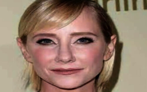 *** A atriz Anne Heche, declarada morta aos 53 anos na &uacute;ltima sexta-feira (12), foi retirada do suporte de vida nesse domingo (14). De acordo com o TMZ, receptores para os &oacute;rg&atilde;os vi&aacute;veis da atriz foram encontrados. O site afirma que os aparelhos que mant&ecirc;m o cora&ccedil;&atilde;o da atriz ainda batendo foram desligados no come&ccedil;o da tarde (hor&aacute;rio de Los Angeles), com o procedimento de remo&ccedil;&atilde;o de &oacute;rg&atilde;os come&ccedil;ando logo em seguida. A assessoria de imprensa de Heche n&atilde;o informou quais &oacute;rg&atilde;os da atriz foram doados. Pelas leis da Calif&oacute;rnia, mesmo com a morte cerebral averiguada e o paciente oficialmente morto, ele pode permanecer em suporte de vida para que seus &oacute;rg&atilde;os possam ser doados. (midiamax)