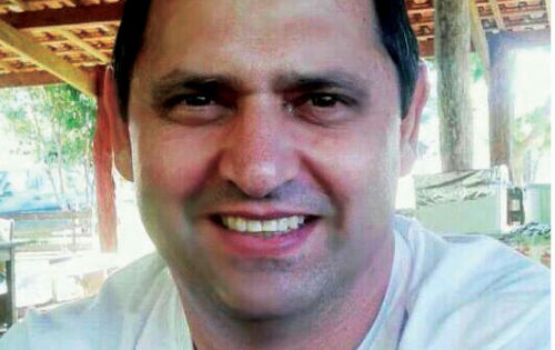 *** Quem comemorou ontem (25), mais um ano de vida com muita alegria, foi o ex-gerente do Banco do Brasil (Coxim), Jo&atilde;o Carlos Balan. Nosso carinho especial!!