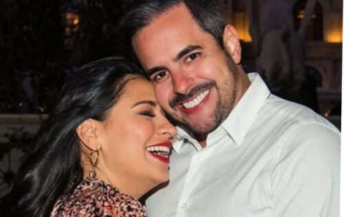 Marido de Simone, o empres&aacute;rio Kak&aacute; Diniz falou sobre o principal foco da artista na carreira solo. O publicit&aacute;rio fez a revela&ccedil;&atilde;o ao Poder do Network Cast, apresentado por Bruno Avelar, em epis&oacute;dio gravado neste fim de semana. Al&eacute;m disso, o empres&aacute;rio tamb&eacute;m comentou sobre a nova fase do relacionamento com a cantora, ap&oacute;s a separa&ccedil;&atilde;o da dupla Simone & Simaria. Kak&aacute; revelou que a maior prioridade dele &eacute; ajudar Simone na carreira solo, com o objetivo de coloc&aacute;-la na primeiras posi&ccedil;&otilde;es das paradas musicais: &ldquo;Tem novidade. Ela (Simone) est&aacute; com um repert&oacute;rio que vou te contar&hellip; &Eacute; minha prioridade. Para mim, ela j&aacute; &eacute; a maior cantora, mas, em n&uacute;meros, ela vai se transformar na n&uacute;mero 1. Talento ela j&aacute; tem, determina&ccedil;&atilde;o ela j&aacute; tem&rdquo;. (Metrop&oacute;les) foto:Reprodu&ccedil;&atilde;o/Instagram