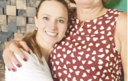 *** Dr&ordf;Juliana Diniz e sua m&atilde;e, T&acirc;nia Cezaretti Diniz Jos&eacute;(Band FM). T&acirc;nia estar&aacute; aniversariando na pr&oacute;xima quarta-feira (5). Felicidades!!