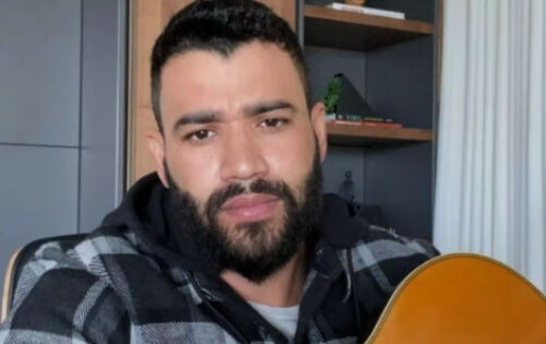 ***O cantor Gusttavo Lima revelou os pr&oacute;ximos passos de sua carreira e seus principais planos para 2023. Atualmente, ele est&aacute; nos Estados Unidos fazendo shows de sua nova turn&ecirc; internacional. &Agrave; coluna LeoDias, o sertanejo contou que quer ter um descanso maior no ano que vem para se dedicar &agrave; fam&iacute;lia. &ldquo;A minha ideia pro ano que vem &eacute; fazer vinte shows por m&ecirc;s e descansar dez dias. Fa&ccedil;a chuva ou fa&ccedil;a sol, esses dez dias ser&atilde;o sagrados pra mim e para os meus filhos, pra minha fam&iacute;lia, pra eu estar mais perto deles&rdquo;, destacou. O Embaixador acabou de comprar uma casa nova nos Estados Unidos e quer aproveitar a mans&atilde;o. &ldquo;Isso &eacute; algo que eu j&aacute; estava me preparando h&aacute; algum tempo, da&iacute; surgiu essa oportunidade e deu tudo certo. E essa &eacute; uma vontade tamb&eacute;m de tirar um pouco o p&eacute; do acelerador e come&ccedil;ar a descansar mais, at&eacute; porque a gente j&aacute; n&atilde;o tem mais tanta sa&uacute;de para fazer esse tanto de show&rdquo;, disse Gusttavo Lima &agrave; coluna LeoDias. (MidiaMax) foto: Reprodu&ccedil;&atilde;o/Redes Sociais