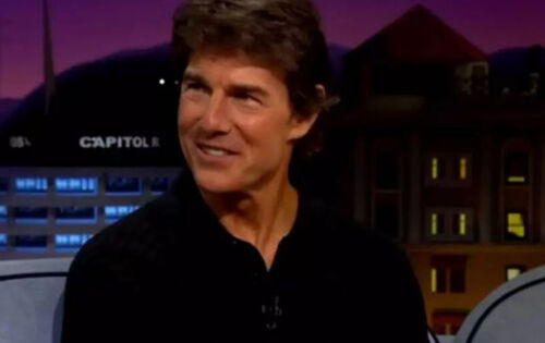 ***Em entrevista &agrave; revista Men&rsquo;s Health, Tom Cruise afirmou recentemente que o segredo de sua juventude estava ligado &agrave; sua rotina saud&aacute;vel de exerc&iacute;cios e alimenta&ccedil;&atilde;o. Al&eacute;m disso, o ator, de 60 anos, afirmou que acredita estar &lsquo;brigado&rsquo; com a tecnologia, o que o ajuda a manter a mente em total controle. Ainda por cima, ele falou que n&atilde;o tem smartphone e muito menos acesso &agrave;s suas redes sociais. Cruise resolveu deixar toda essa responsabilidade aos seus assistentes. Se ele tem que atender alguma chamada telef&ocirc;nica, seus assistentes que passam o telefone para ele. Apesar disso, a publica&ccedil;&atilde;o destacou que Tom admitiu que durante a pandemia de Covid-19 precisou ficar mais pr&oacute;ximo do celular devido &agrave;s medidas de seguran&ccedil;a para combater o v&iacute;rus. (Metr&oacute;poles) foto: Reprodu&ccedil;&atilde;o/Redes Sociais
