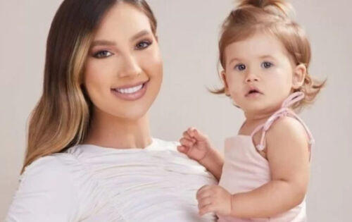 ***Virginia Fonseca e Z&eacute; Felipe est&atilde;o atentos &agrave;s tend&ecirc;ncias do mercado e entraram em mais um segmento. No domingo (23/10), o casal lan&ccedil;ou a marca a Maria&rsquo;s Baby, uma empresa voltada totalmente ao universo infantil. De acordo com a influenciadora, todo o lucro ser&aacute; destinado as duas filhas, que futuramente comandar&atilde;o a empresa. A marca contar&aacute; com duas linhas: a Flor de Algod&atilde;o, inspirada em Maria Flor e voltada para rec&eacute;m nascidos e a Tutti Frutti, inspirada em Maria Alice, para crian&ccedil;as de at&eacute; 10 anos de idade. Virginia est&aacute; trabalhando no desenvolvimento da marca h&aacute; 1 ano e aproveitou o nascimento de sua nova filha para lan&ccedil;ar a marca. (Metr&oacute;poles) foto:Reprodu&ccedil;&atilde;o