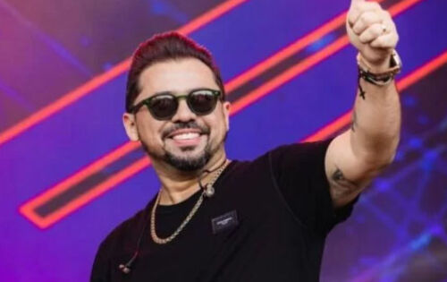 ***Xand Avi&atilde;o acaba de se tornar o cantor de forr&oacute; mais ouvido no Spotify, posi&ccedil;&atilde;o que antes era ocupada por Wesley Safad&atilde;o. S&atilde;o mais de 7.663.770 milh&otilde;es de ouvintes mensais na maior plataforma de streaming de m&uacute;sica do mundo e, n&atilde;o bastando, o artista tamb&eacute;m ocupa no momento o 3&ordm; lugar no ranking de m&uacute;sicas mais reproduzidas no Brasil, com Assunto Delicado, hoje com mais de 800 mil reprodu&ccedil;&otilde;es. (Metr&oacute;poles) foto:Reprodu&ccedil;&atilde;o