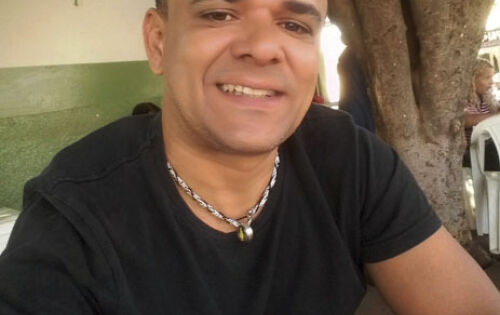 *** No pr&oacute;ximo domingo (27), o professor de futsal e radialista (FM Pantaneira), Givanildo Ribeiro estar&aacute; comemorando mais um ano de vida. Nossos parab&eacute;ns!!