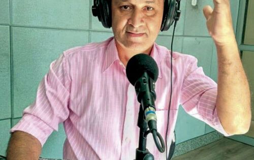*** Nossos parab&eacute;ns desta sexta-feira (9), v&atilde;o para o radialista Sidney Assis pelo seu anivers&aacute;rio. Parab&eacute;ns!!