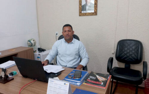 *** Na quarta-feira estivemos visitando o novo presidente, o vereador Ademir Peteca. No in&iacute;cio do m&ecirc;s em solenidade tomou posse a nova Mesa Diretora da C&acirc;mara Municipal de Coxim do bi&ecirc;nio de 2023/2024. A partir de agora, o vereador Ademir Peteca comandar&aacute; os trabalhos da Casa como presidente, o vereador Jo&atilde;o do Posto (vice-presidente), William Meira (1&ordm; secret&aacute;rio) e Vilmar Vendr&uacute;scolo (2&ordm; secret&aacute;rio). Desejamos sucesso e que o entusiasmo de realizar um &oacute;timo trabalho em prol da popula&ccedil;&atilde;o de Coxim permane&ccedil;a!!