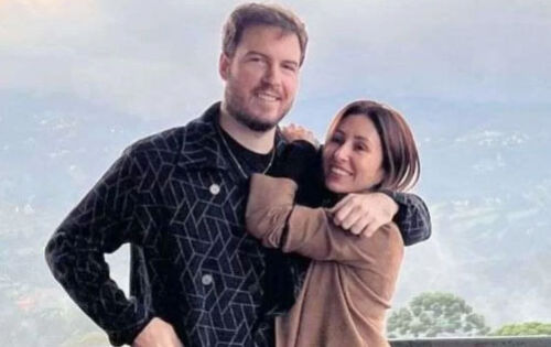 ***Thiago, conhecido como Primo Rico, anunciou na segunda-feira (31/1) o fim de seu casamento com a influenciadora Camila. Em publica&ccedil;&atilde;o no Instagram, o empres&aacute;rio agradeceu o apoio que recebeu da ex-companheira durante sua trajet&oacute;ria: &ldquo;Ela deu o primeiro &lsquo;click&rsquo;. Gravou meus primeiros v&iacute;deos. Sem ela o Primo n&atilde;o existiria. Ela gravava, editava, escrevia e postava&rdquo;. Juntos eles administram a empresa Grupo Primo e o canal do Youtube que conta com mais de 6 milh&otilde;es de seguidores. Recentemente, o empres&aacute;rio enfrentou outro grande problema, ap&oacute;s o crescimento repentino, houve uma crise no mercado financeiro onde obrigou Thiago a demitir uma grande parte dos seus funcion&aacute;rios, cerca de 70 funcion&aacute;rios, perdendo ent&atilde;o 50% de for&ccedil;a de trabalho. (Metr&oacute;poles)