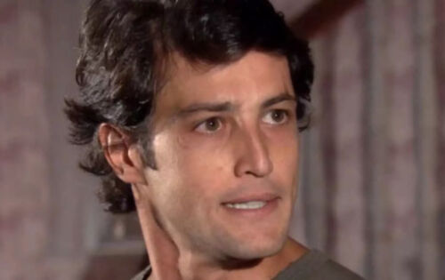 ***Ator conhecido por ter atuado na novela Malha&ccedil;&atilde;o, da Rede Globo, Alexandre Slaviero, de 39 anos, foi preso na &uacute;ltima quinta-feira (8), no Rio de Janeiro. Ele foi denunciado por uma garota de programa por portar arma de fogo. Conforme informa&ccedil;&otilde;es do Metr&oacute;poles, o ator foi acusado de ter amea&ccedil;ado a mulher e acabou detido na 42&ordf; DP do Rio de Janeiro por posse ilegal de arma de fogo. Apesar de ter entregado as armas &agrave; pol&iacute;cia, o ator foi detido somente pela posse de armas, uma vez que o depoimento da v&iacute;tima apresentou contradi&ccedil;&otilde;es. Ap&oacute;s ser detido, o ator pagou fian&ccedil;a e vai responder pelo crime em liberdade. (midiamax)