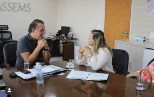 *** A vereadora de Rio Verde Cleisymaira recebeu o presidente da Cassems, Ricardo Ayache para discutir sobre os desafios da sa&uacute;de no munic&iacute;pio e buscar solu&ccedil;&otilde;es para oferecer cada dia mais, um atendimento de qualidade aos rioverdenses. foto: reprodu&ccedil;&atilde;o/instagram